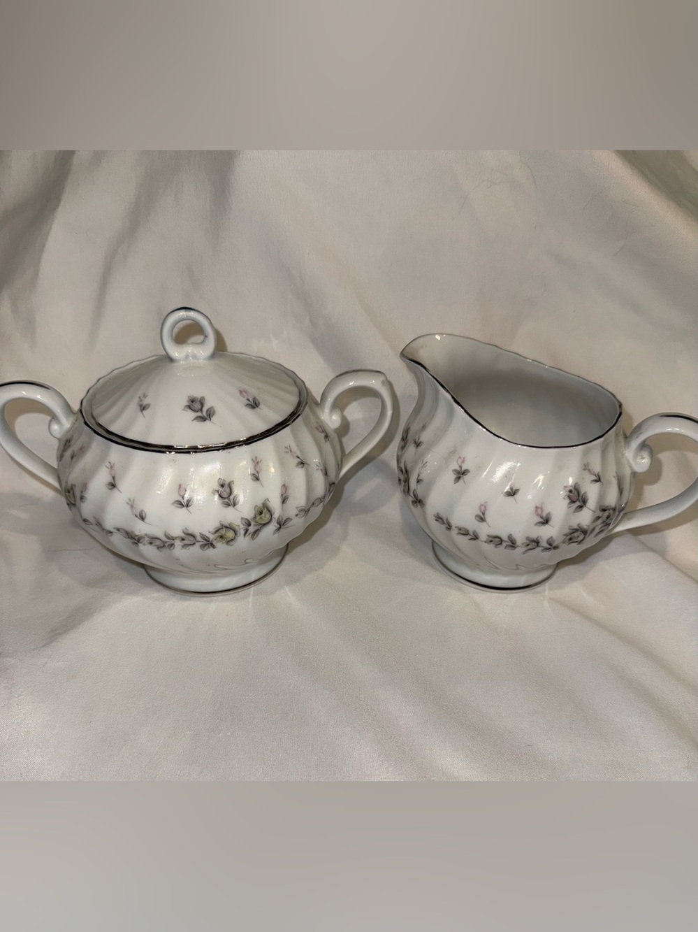 Vintage creamer and covered sugar bowl "Picardy (Platinum)" by Style House
